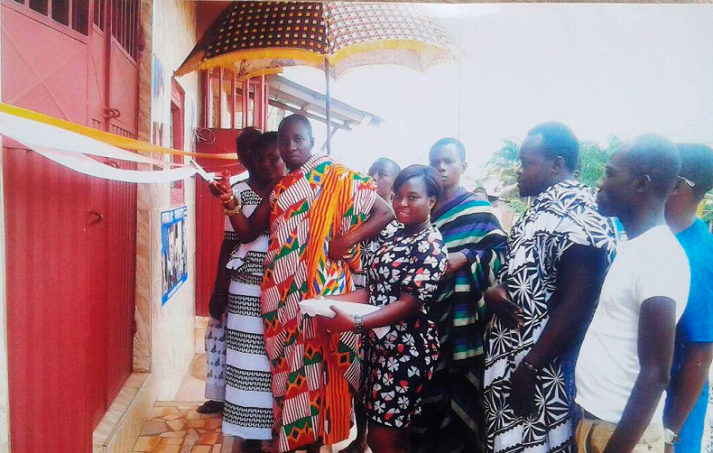 Nana Kwadwo Barima Osei cutting the tape to inaugurate the KVIP